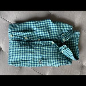 Vineyard vines slim fit tucker shirt.